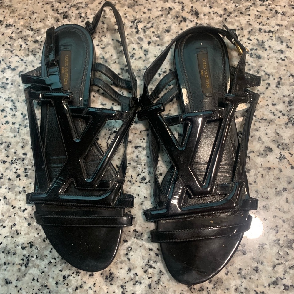 Louis Vuitton Revival Patent Leather LV Logo Sandals Flats 39 9 8.5